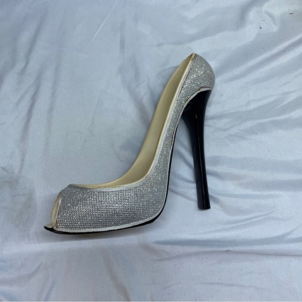 Wine Bottle Handler - Grey Shoe